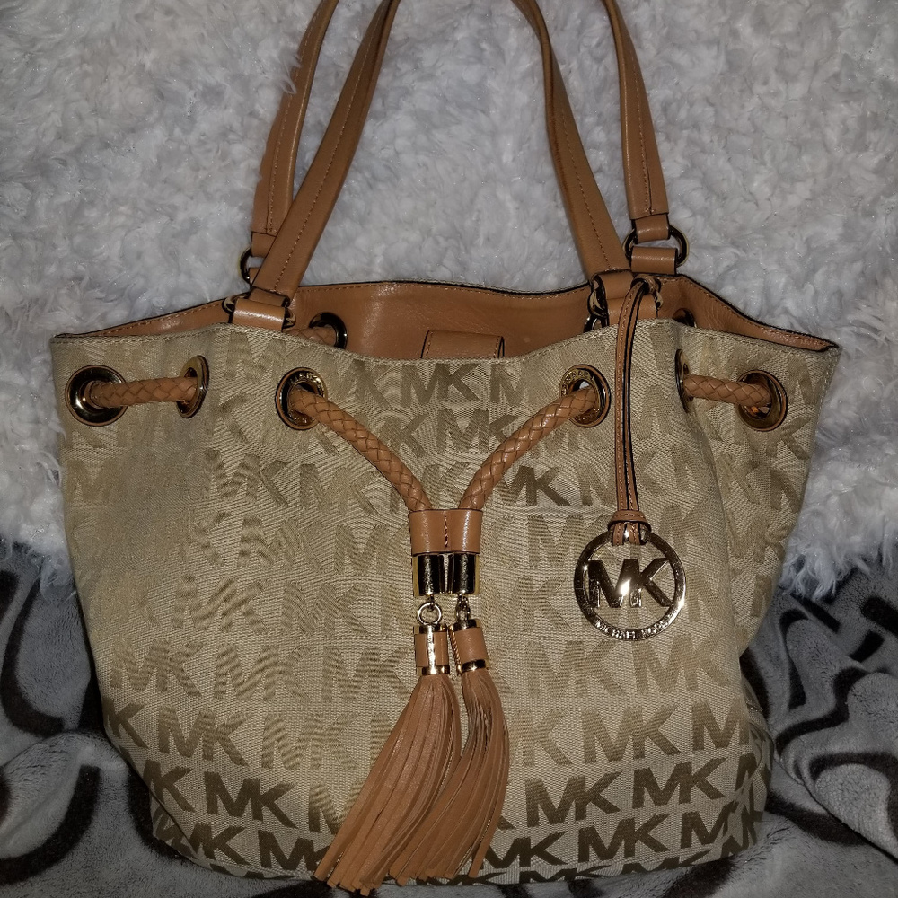 Michael Kors Jet Set tassel cinch large tote bag